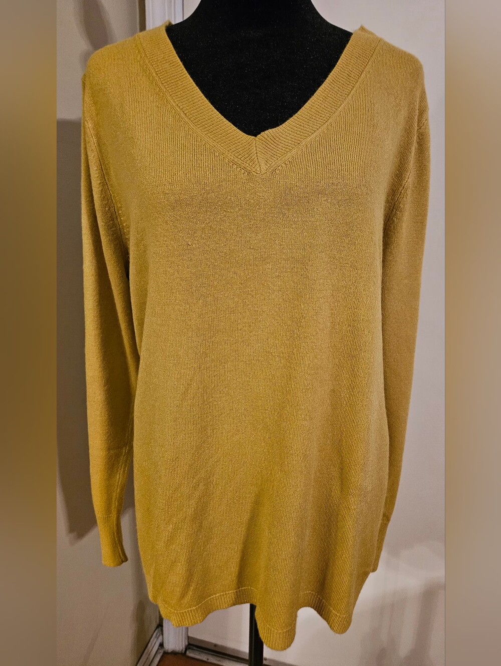 Croft & Barrow Mustard Yellow V-Neck Lightweight Knit Sweater XL